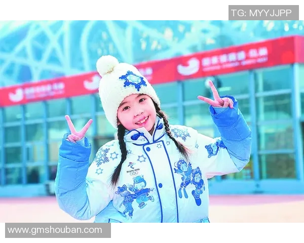 足球小妮的梦想之旅：从小球场到世界舞台的成长故事